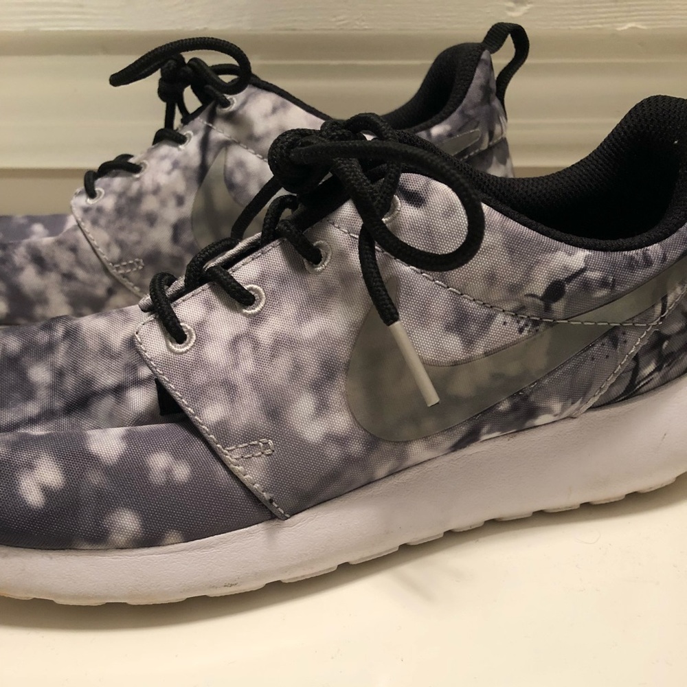 Niki Women’s Roshe- Cherry Blossom